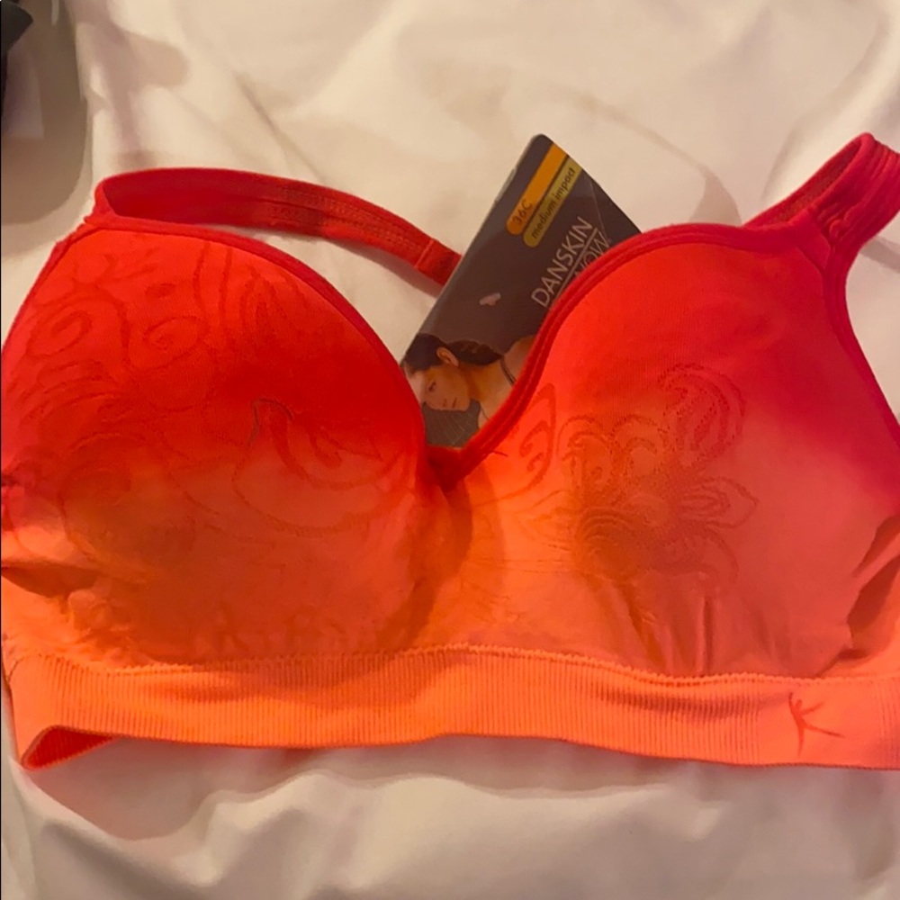 NWT DANSKIN SPORTS BRA